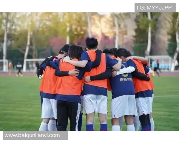 成都足球队默契配合探讨：提升球队战术与团队精神的关键因素