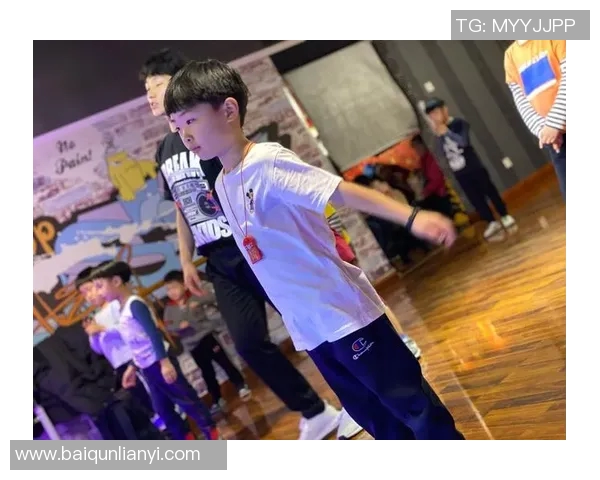 成都街舞队的力量与魅力探讨街舞文化在城市生活中的影响与发展