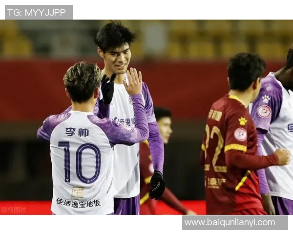 天山雪豹迎战上海申勇夺胜利的激烈较量与精彩瞬间回顾