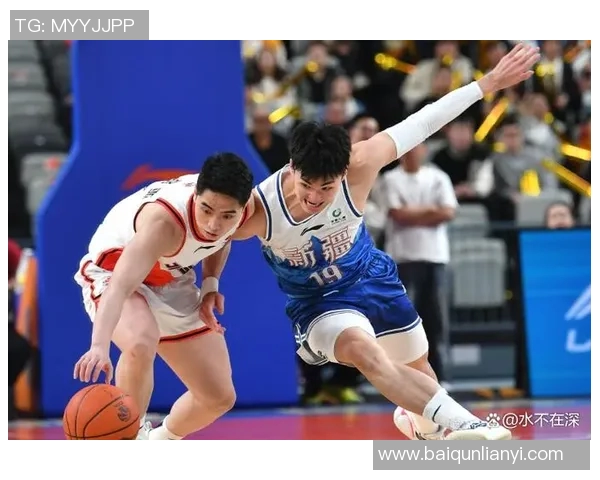 激烈对决广东队与新疆队篮球比赛精彩回顾与分析 激烈对决广东队与新疆队篮球比赛精彩回顾与分析